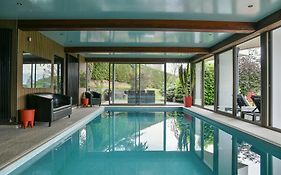 Superbe villa avec piscine intérieure, sauna, jacuzzi et salle de sport